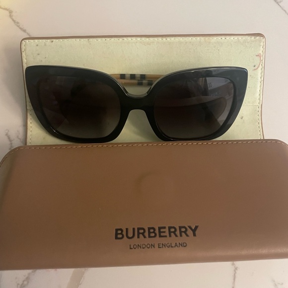 Burberry Sunglasses - Picture 3 of 4